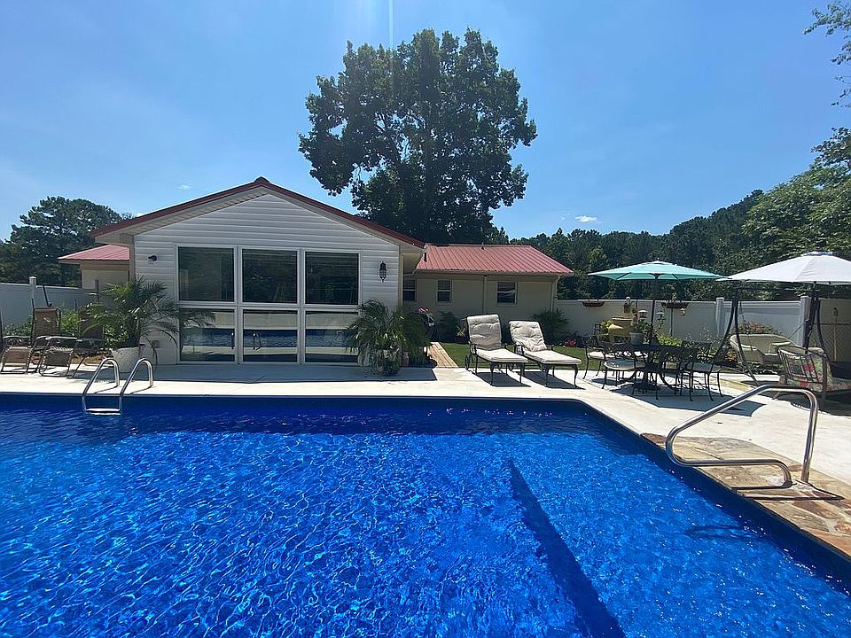 2nd image of 391 Briarwood Cir