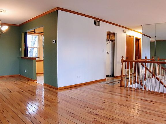 3rd image of 900 Hillcrest Blvd