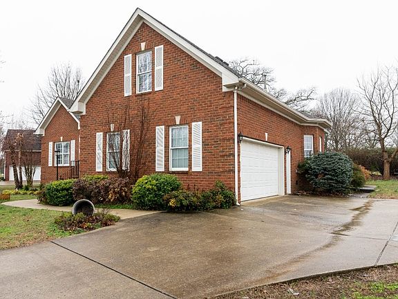 2nd image of 2890 Runnymeade Dr