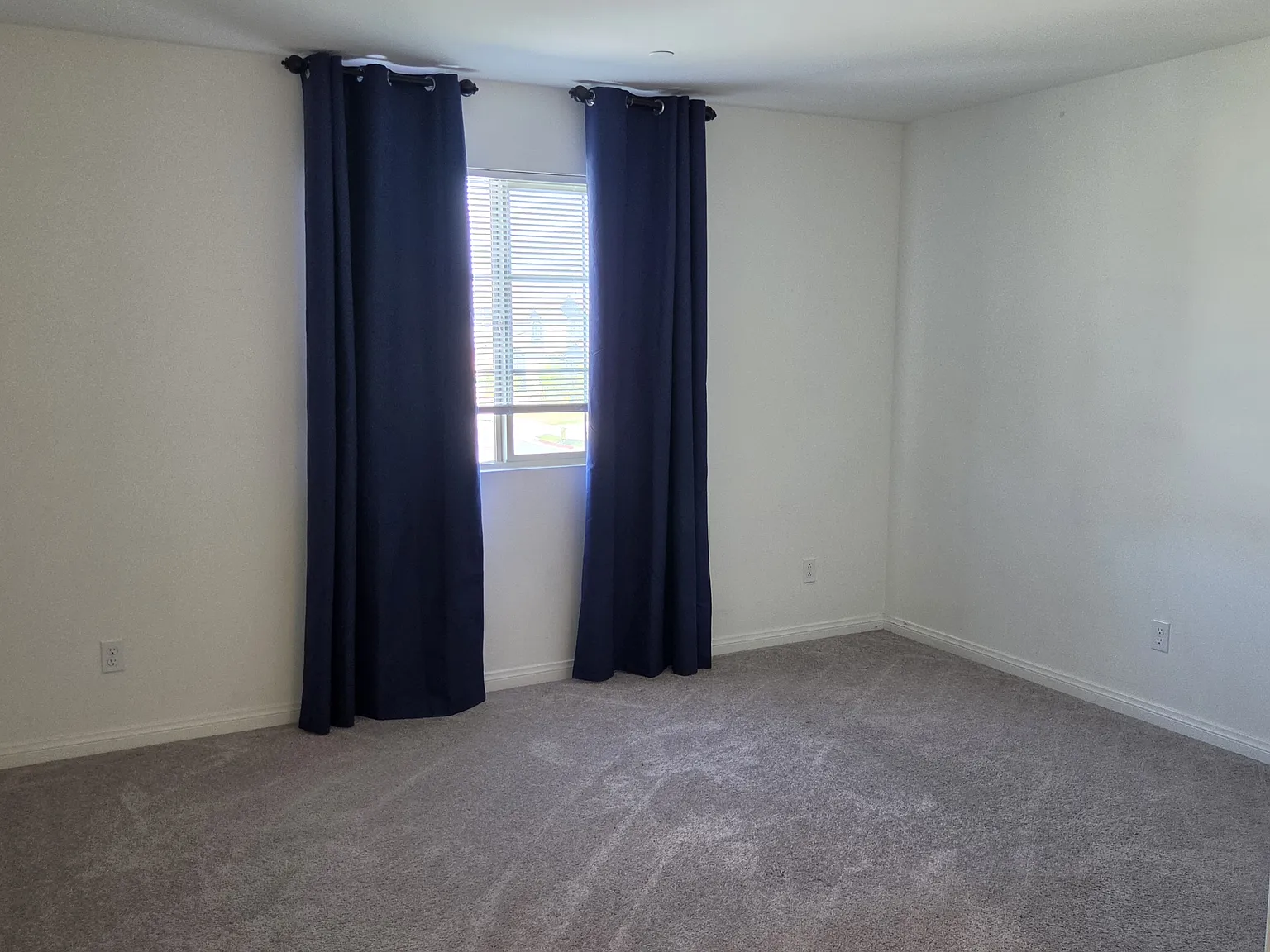 5 bed, 2391 sqft, $3,300 — Photo 4