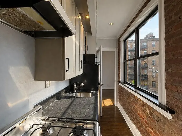 410 E 13th St #1EC — Photo 2