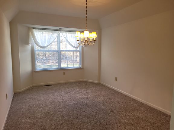 4th image of 131 Riverwoods Dr