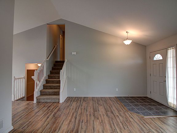 3rd image of 16139 Robin Dr