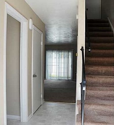 3rd image of 447 Barberton Dr