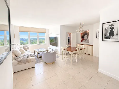 4747 Collins Ave Photo 1