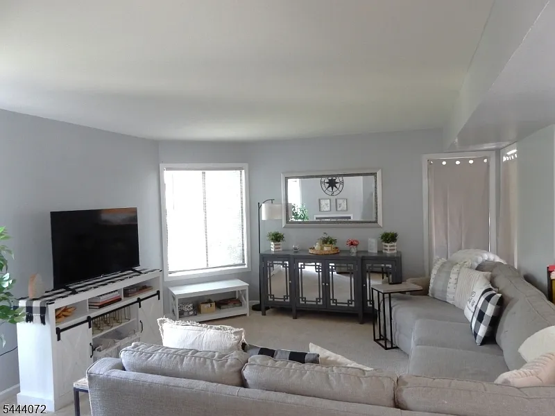 3 bed, 2.5 bath, $2,950 — Photo 3