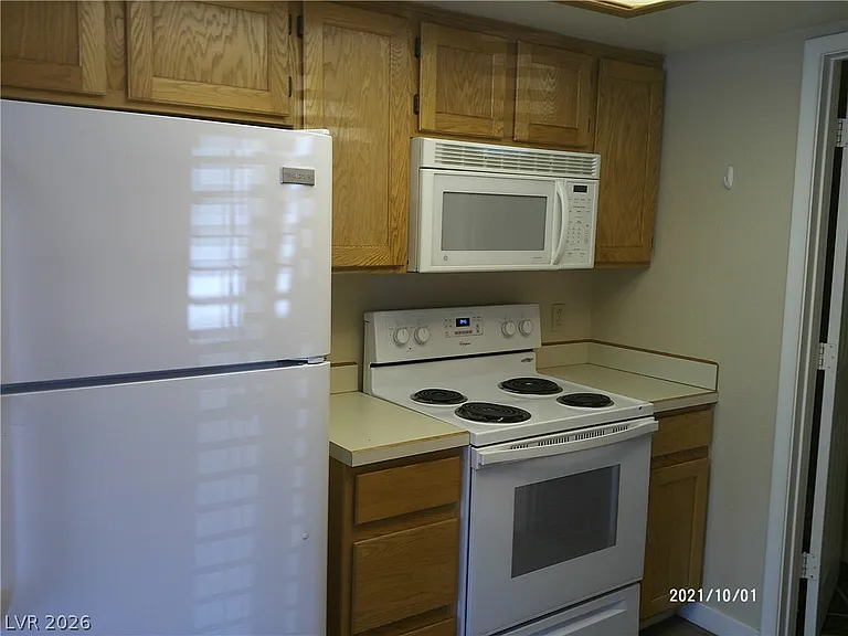 1813 Plum Ct #B — Photo 6