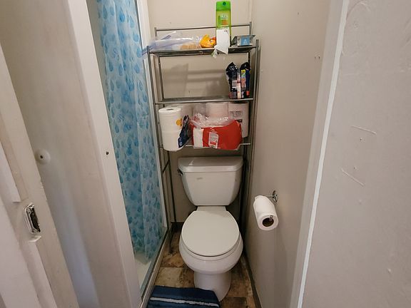 4th image of 1128 Hess Ave #10
