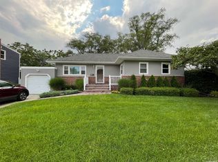 596 Center Dyre Ave, West Islip, NY 11795