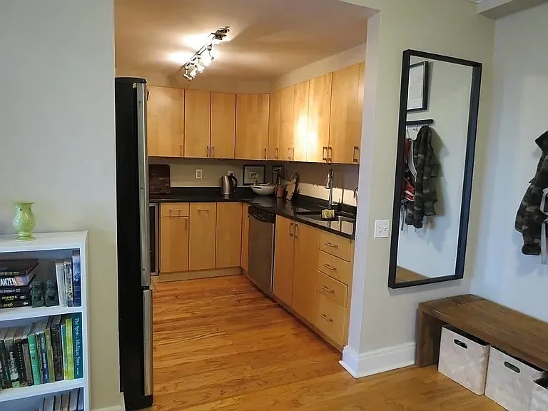 2 bed, 747 sqft, $4,000 — Photo 2