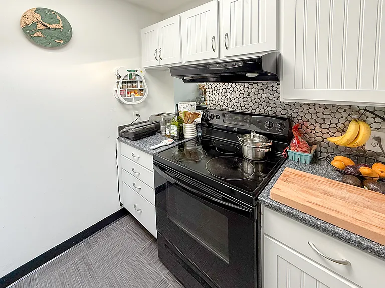 218 Thorndike St #309 — Photo 9