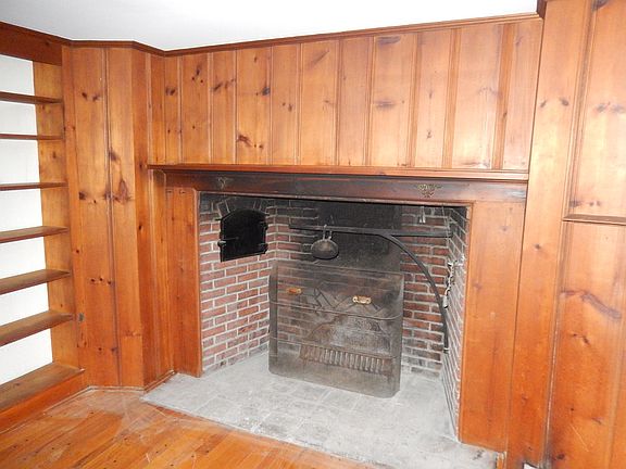 5th image of 37 Wayland Dr