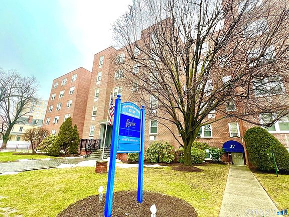 2nd image of 39 Glenbrook Road #5L