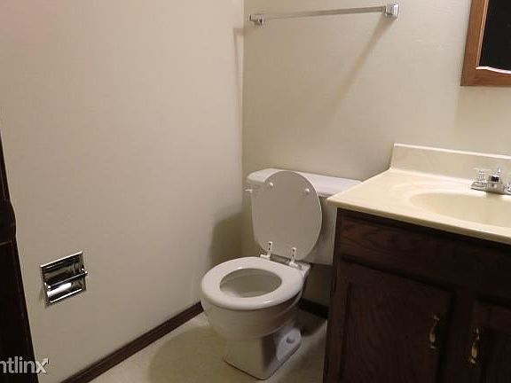 117 Half-Bath (basement) 09-11