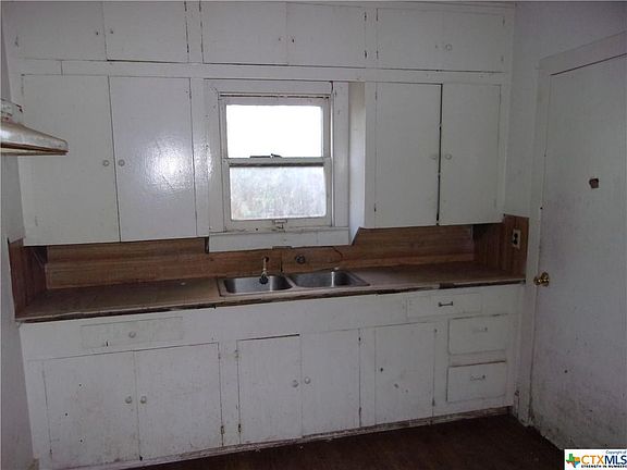 5th image of 1106 E Guadalupe St
