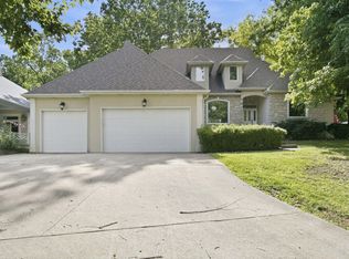1628 S Charing Road, Springfield, MO 65809