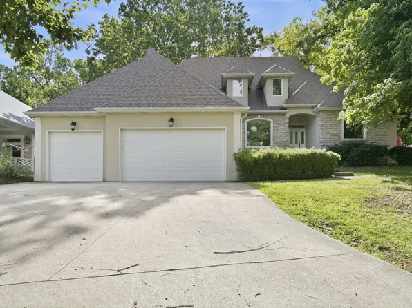 1628 S Charing Road, Springfield, MO 65809