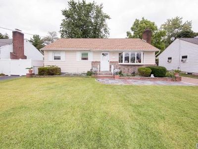108 Princess St, Hicksville, NY, 11801
