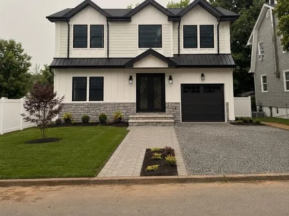 49 Glenwood Dr N, Bergenfield, NJ 07621
