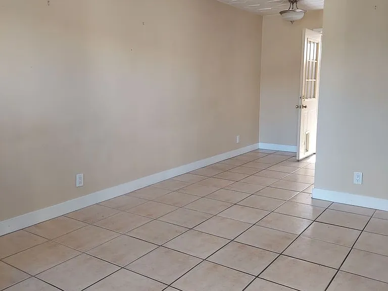 540-570 S Highland Dr — Photo 17