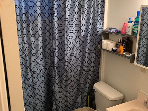 5th image of 13595 Newland St
