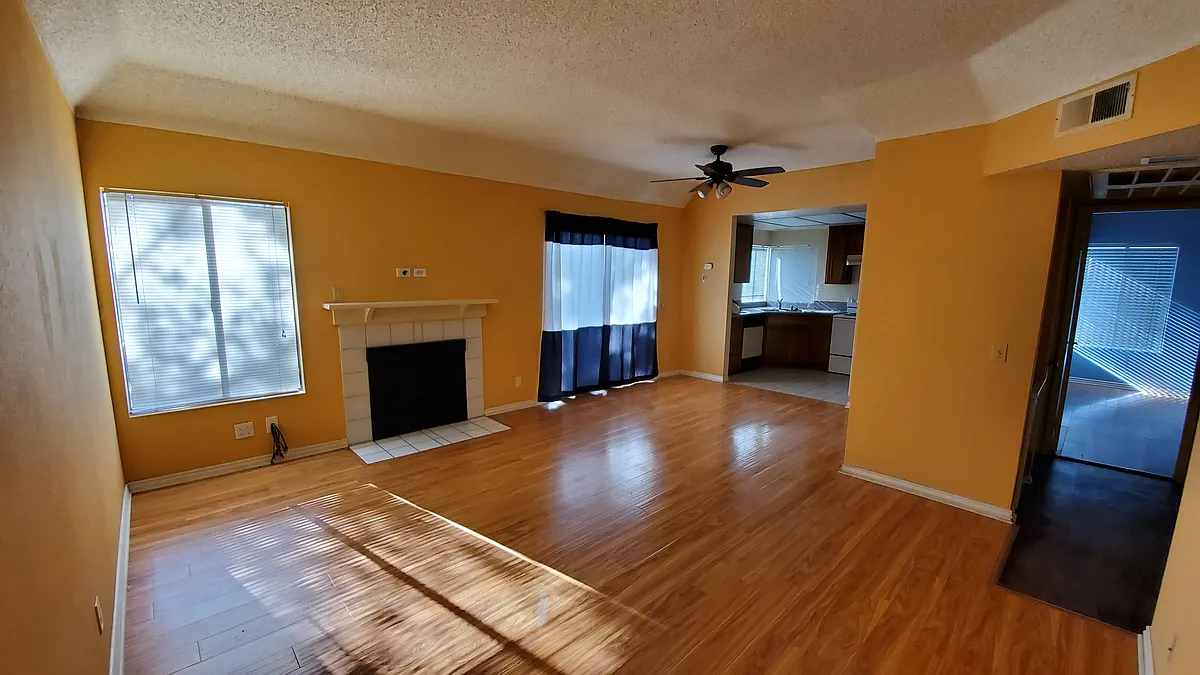 Building Photo - 22749 Lakeway Dr #373