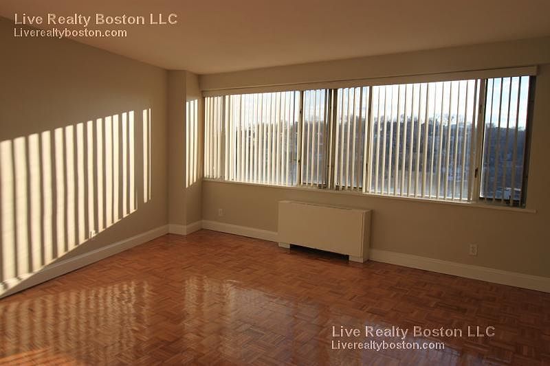 2nd image of 1566 Beacon St
