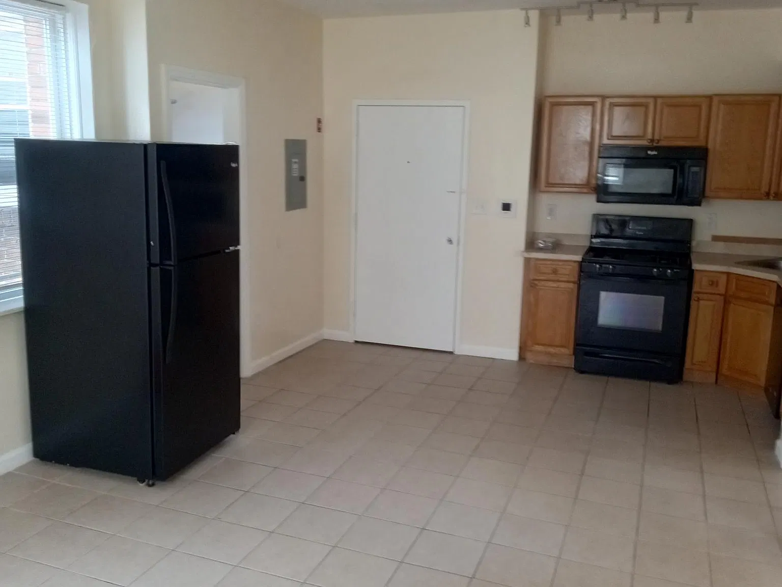 2 bed, $2,100 — Photo 2