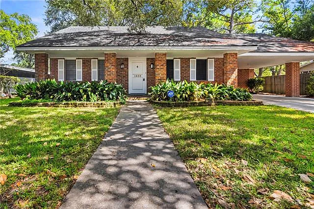 3 bed, 2.0 bath, 2100 sqft, $2,450 — Photo 1