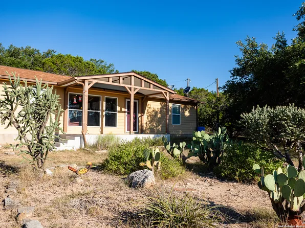 2844 BEAR SPRINGS RD, Pipe Creek, TX 78063