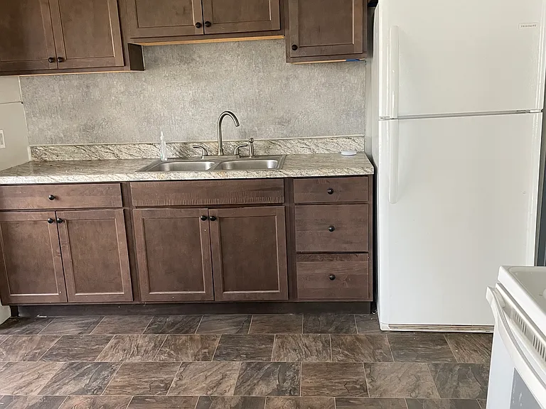 114 W Grout St — Photo 2