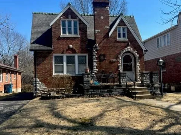 1232 Moorlands Dr, Saint Louis, MO 63117