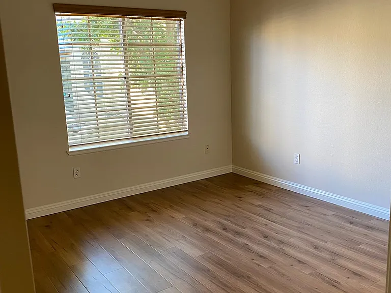 24 Promontory Park — Photo 28