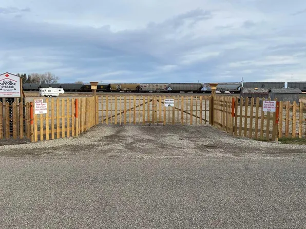 3205 50th Ave, Olds, AB T4H 1A5