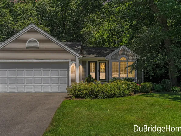 4256 Valley Hollow Dr NE, Grand Rapids, MI 49525
