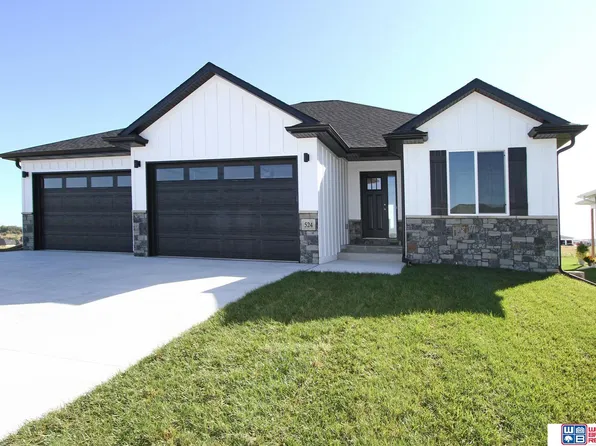 524 N 106th St, Lincoln, NE 68527
