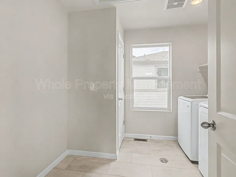2291 Peregrine Dr — Photo 24