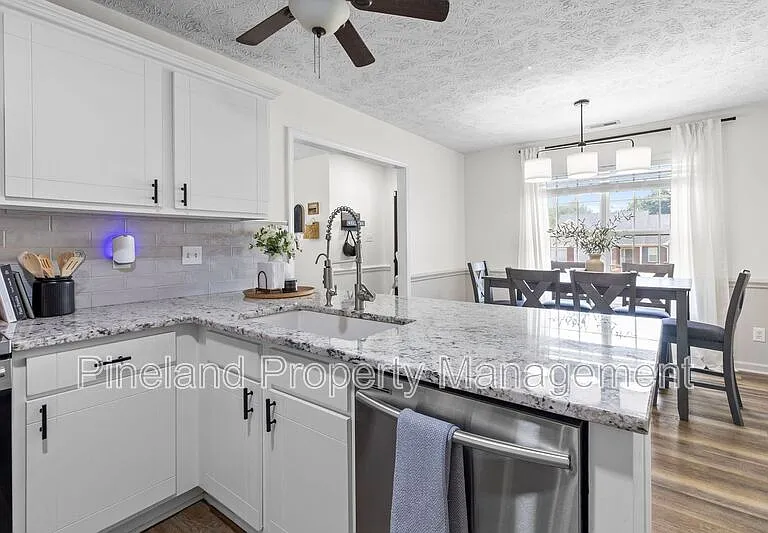 133 Haywood Dr — Photo 14
