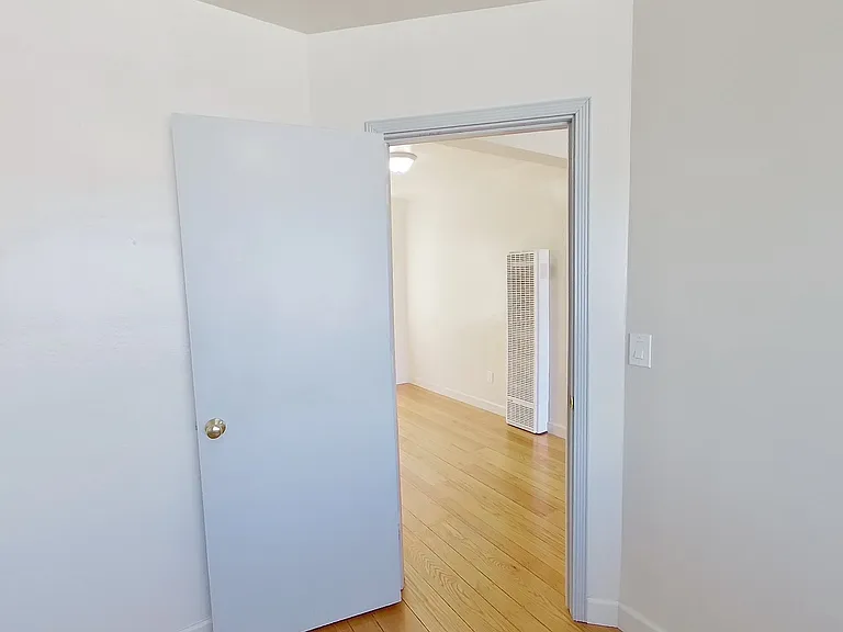 2501 Benvenue Ave — Photo 9