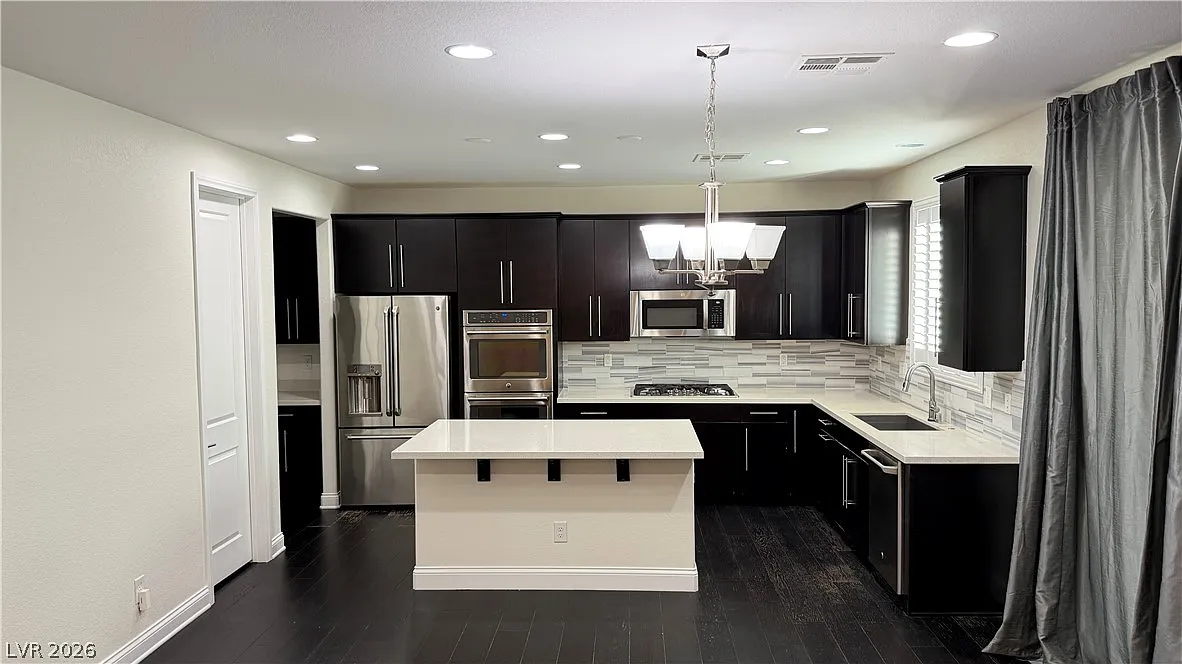 4 bed, 2.5 bath, 2440 sqft, $2,550 — Photo 2