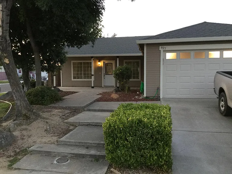 627 Lady Slipper Ln — Photo 3