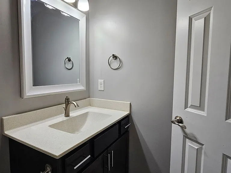 The Belmont Apartments — Photo 11