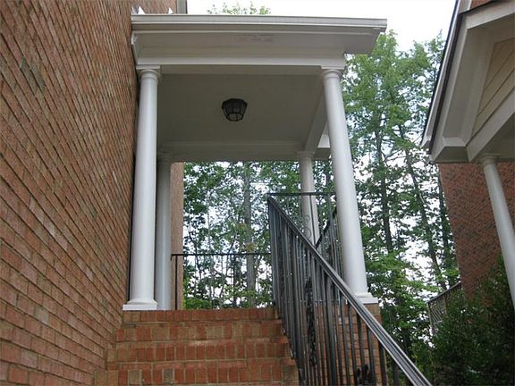 3rd image of 2274 Ewell Park Dr