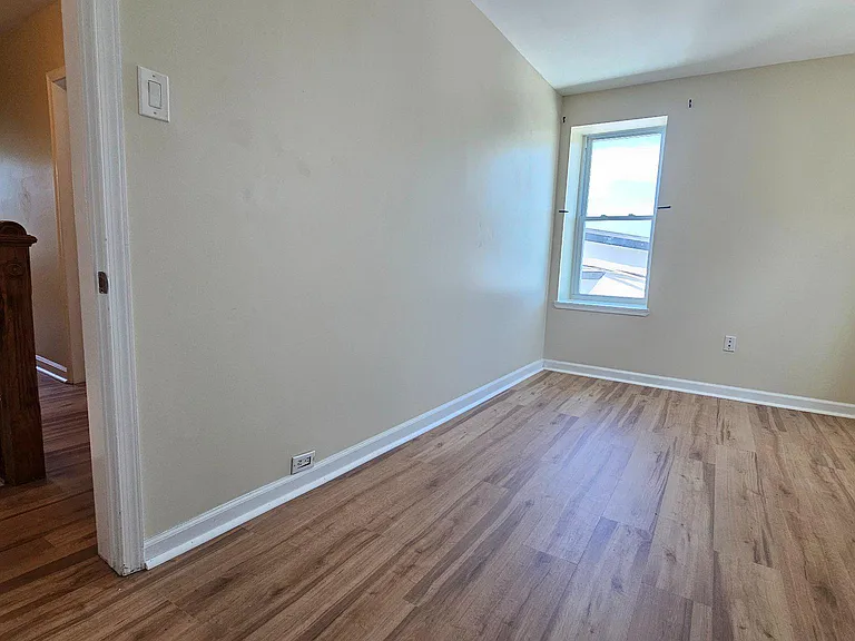 130 Rockland Ave — Photo 12