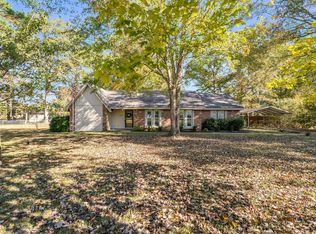 240 Thomas Cir, Columbus, MS 39705