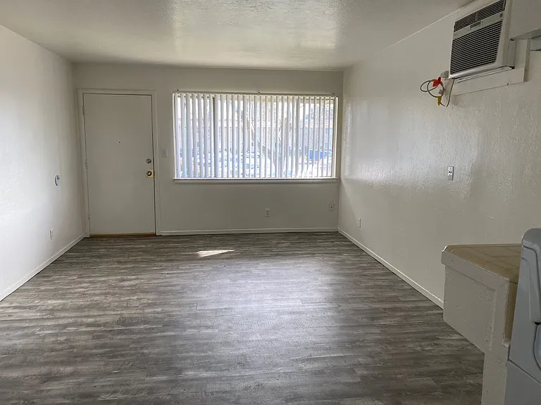 Courtside Apartments — Photo 13