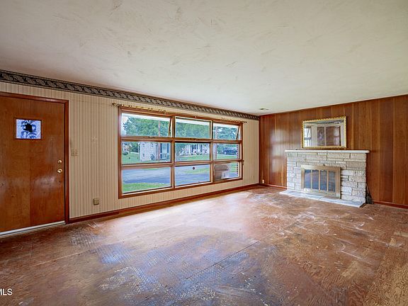 3rd image of 556 E Morgan St