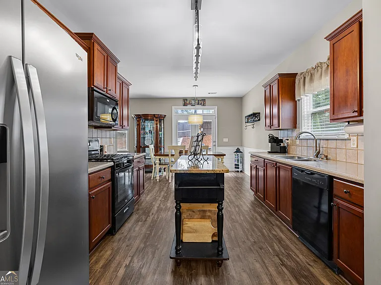 77 Lakeshore Pkwy — Photo 14