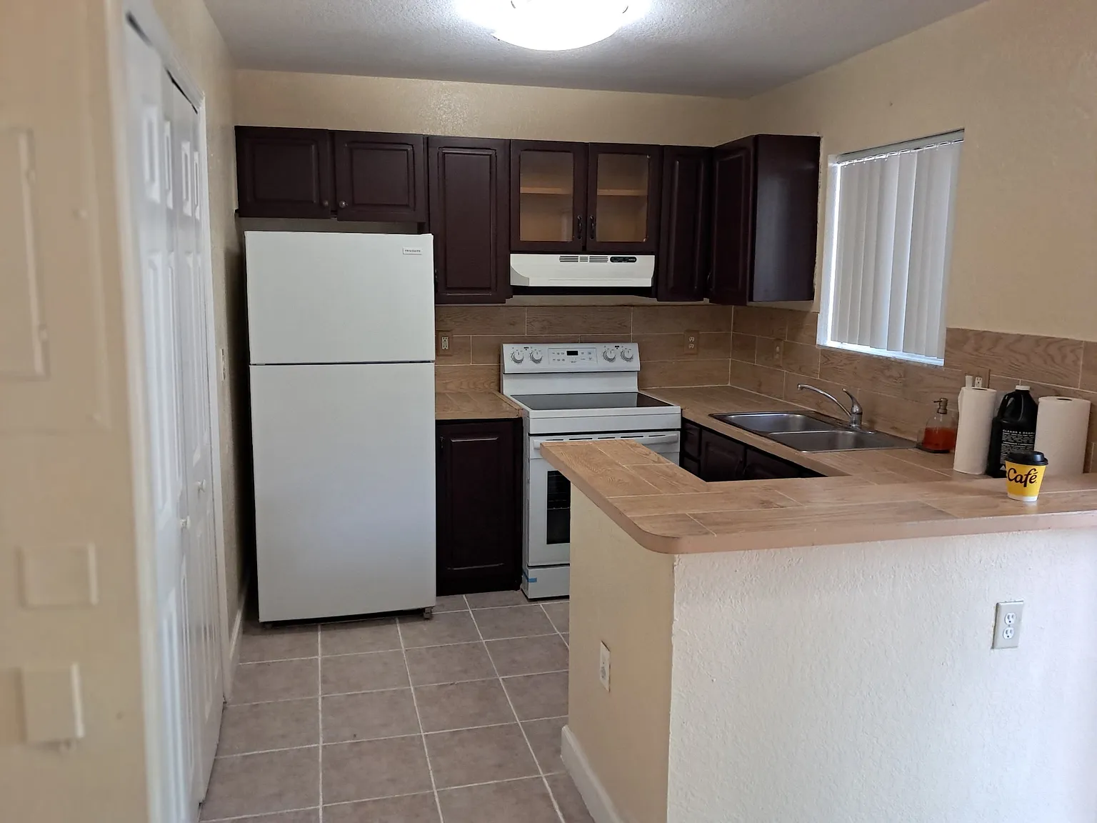 3 bed, 1202 sqft, $2,200 — Photo 3