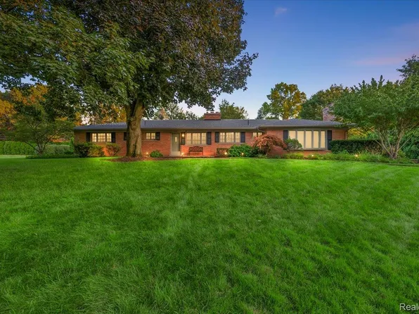 960 N Reading Rd, Bloomfield Hills, MI 48304